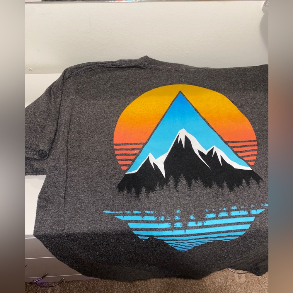 Urban Outfitters T-Shirt Mountain Sunset